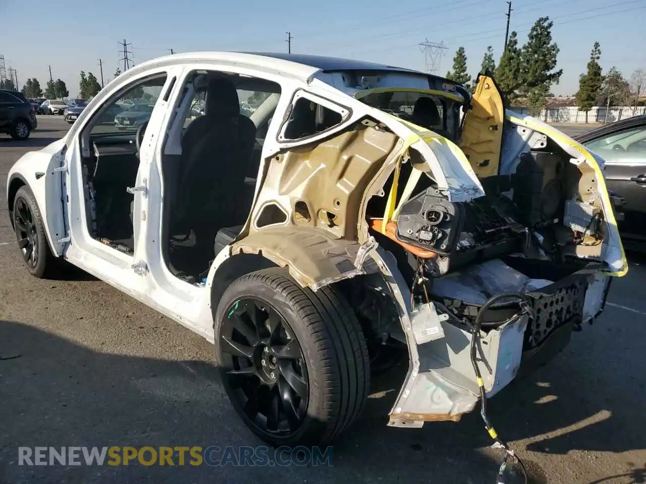 2 Photograph of a damaged car 5YJYGAEE4MF159197 TESLA MODEL Y 2021