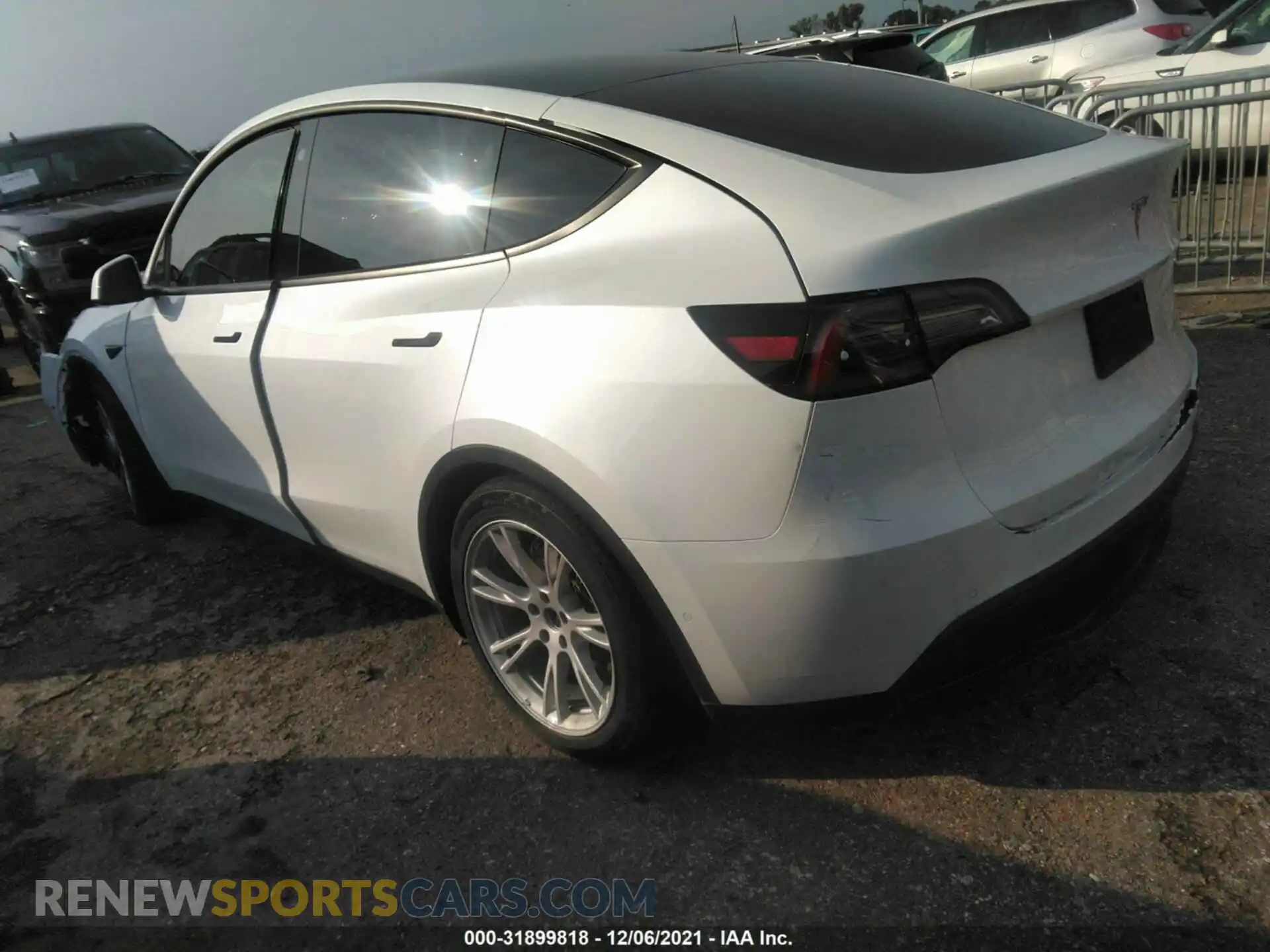 3 Photograph of a damaged car 5YJYGAEE4MF187324 TESLA MODEL Y 2021
