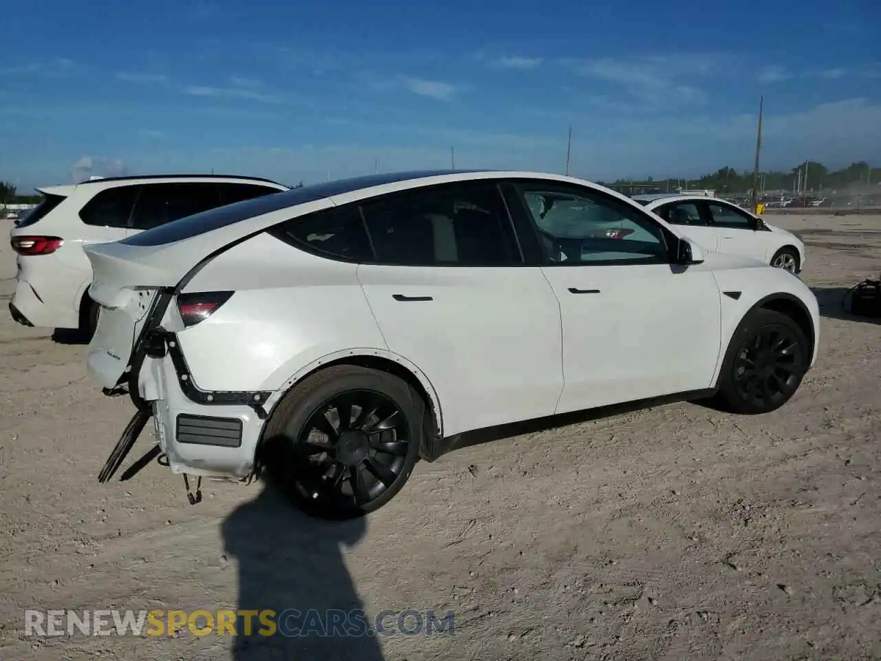 3 Photograph of a damaged car 5YJYGAEE4MF202257 TESLA MODEL Y 2021