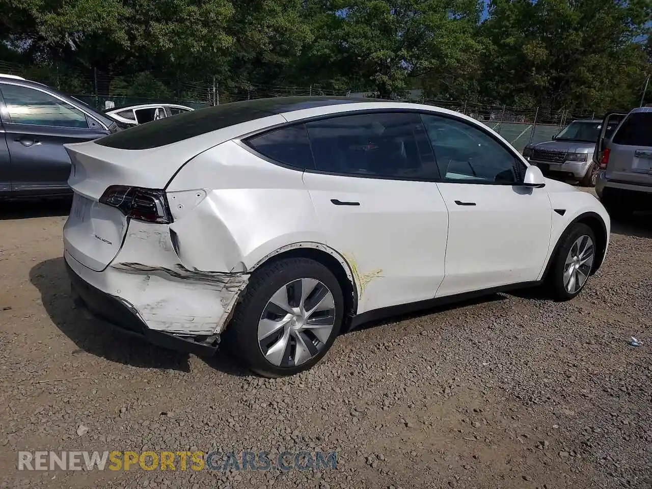 3 Photograph of a damaged car 5YJYGAEE4MF211394 TESLA MODEL Y 2021