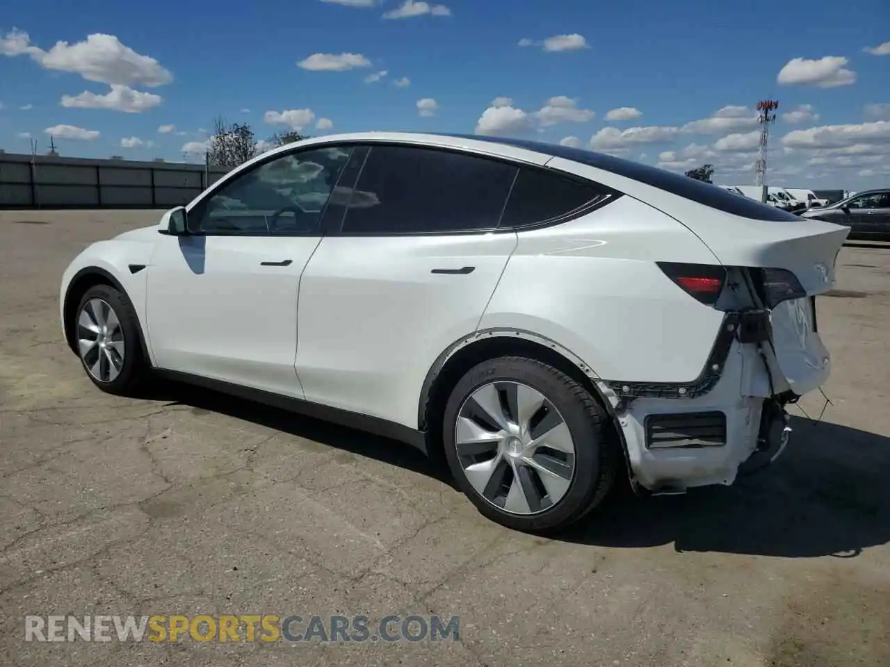 2 fotografías del automóvil dañado 5YJYGAEE4MF267156 TESLA MODEL Y 2021