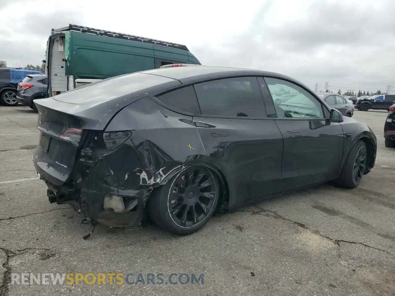 3 Photograph of a damaged car 5YJYGAEE5MF143672 TESLA MODEL Y 2021