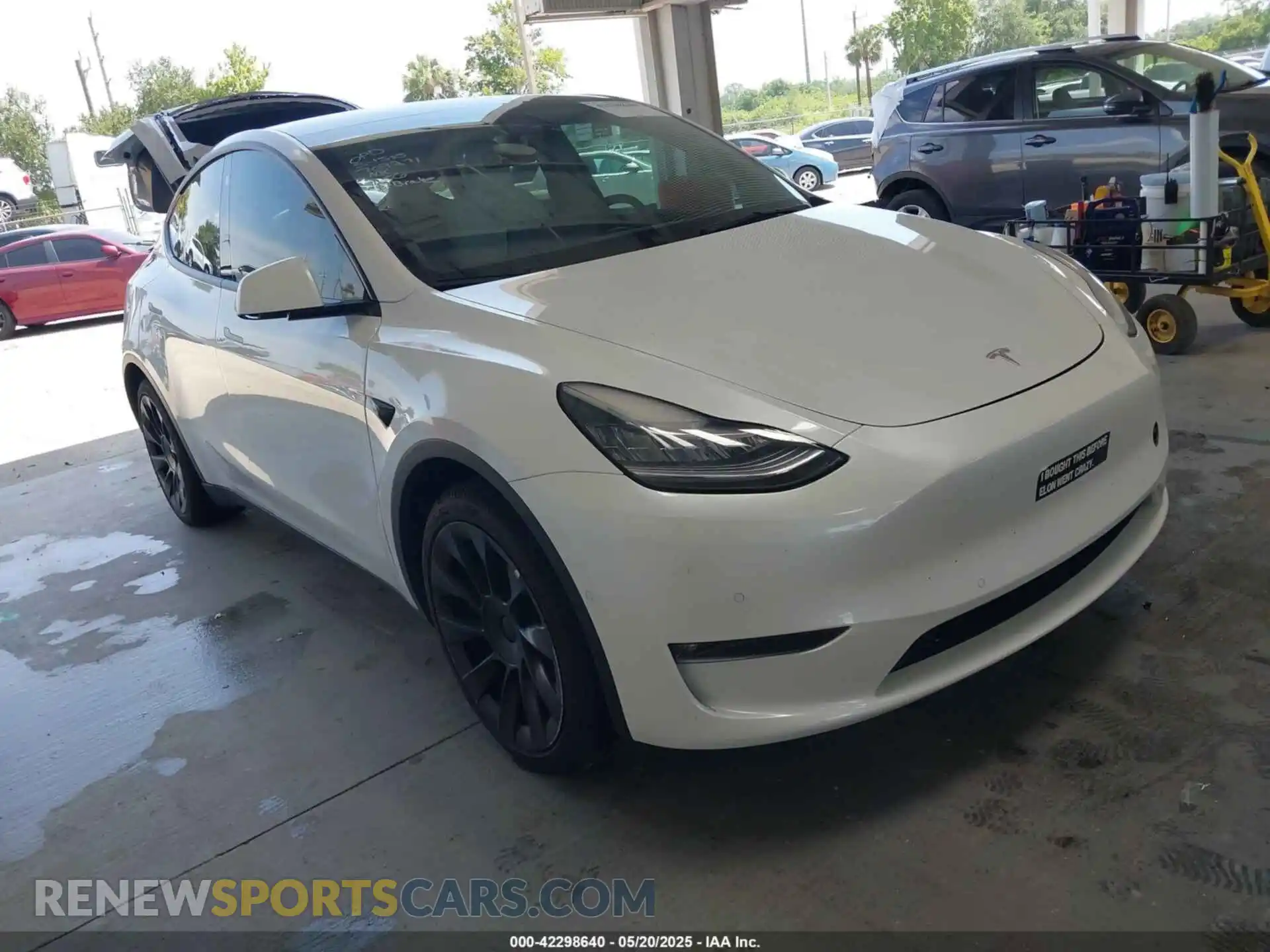 1 Photograph of a damaged car 5YJYGAEE6MF202406 TESLA MODEL Y 2021