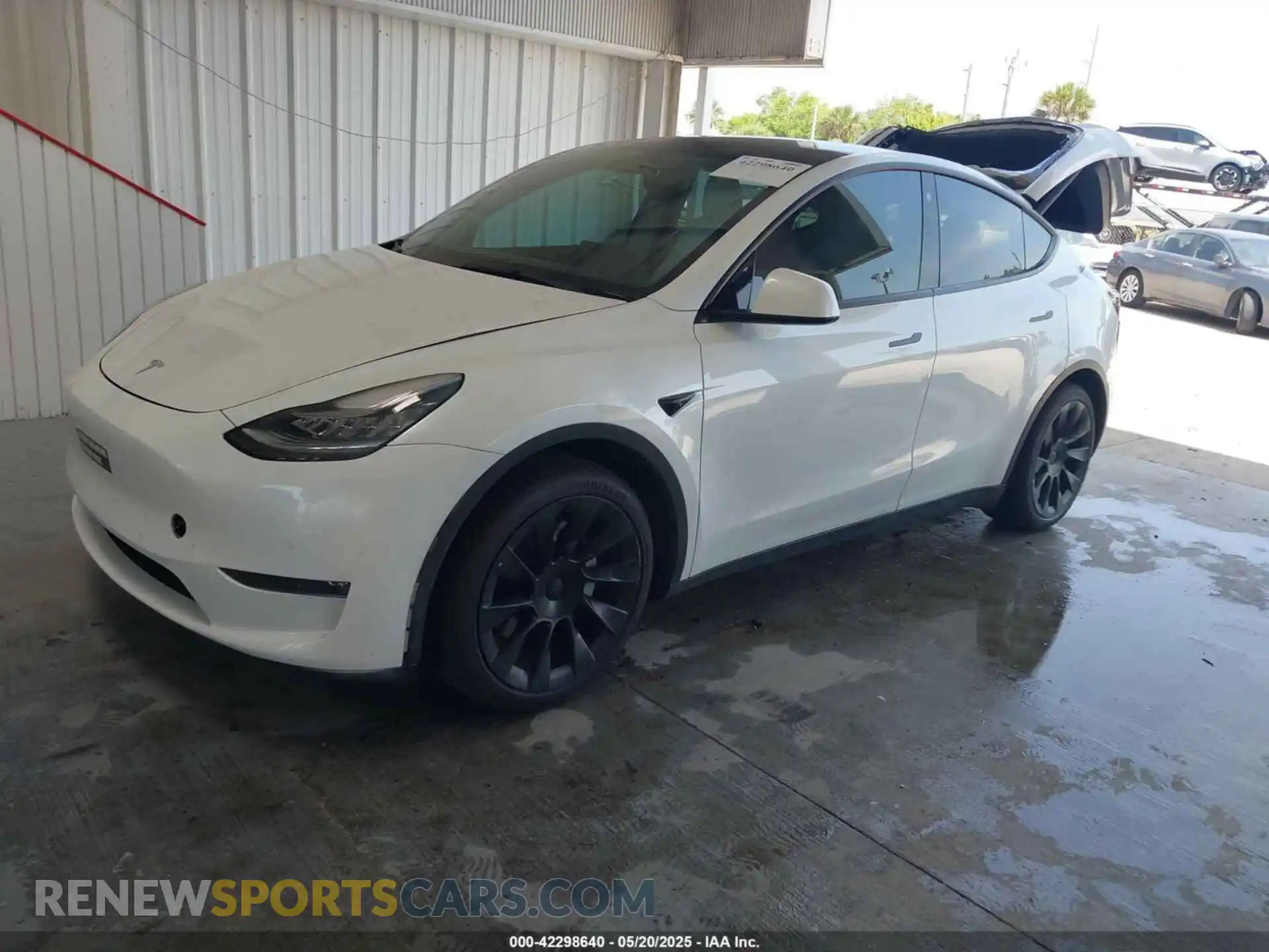 2 Photograph of a damaged car 5YJYGAEE6MF202406 TESLA MODEL Y 2021