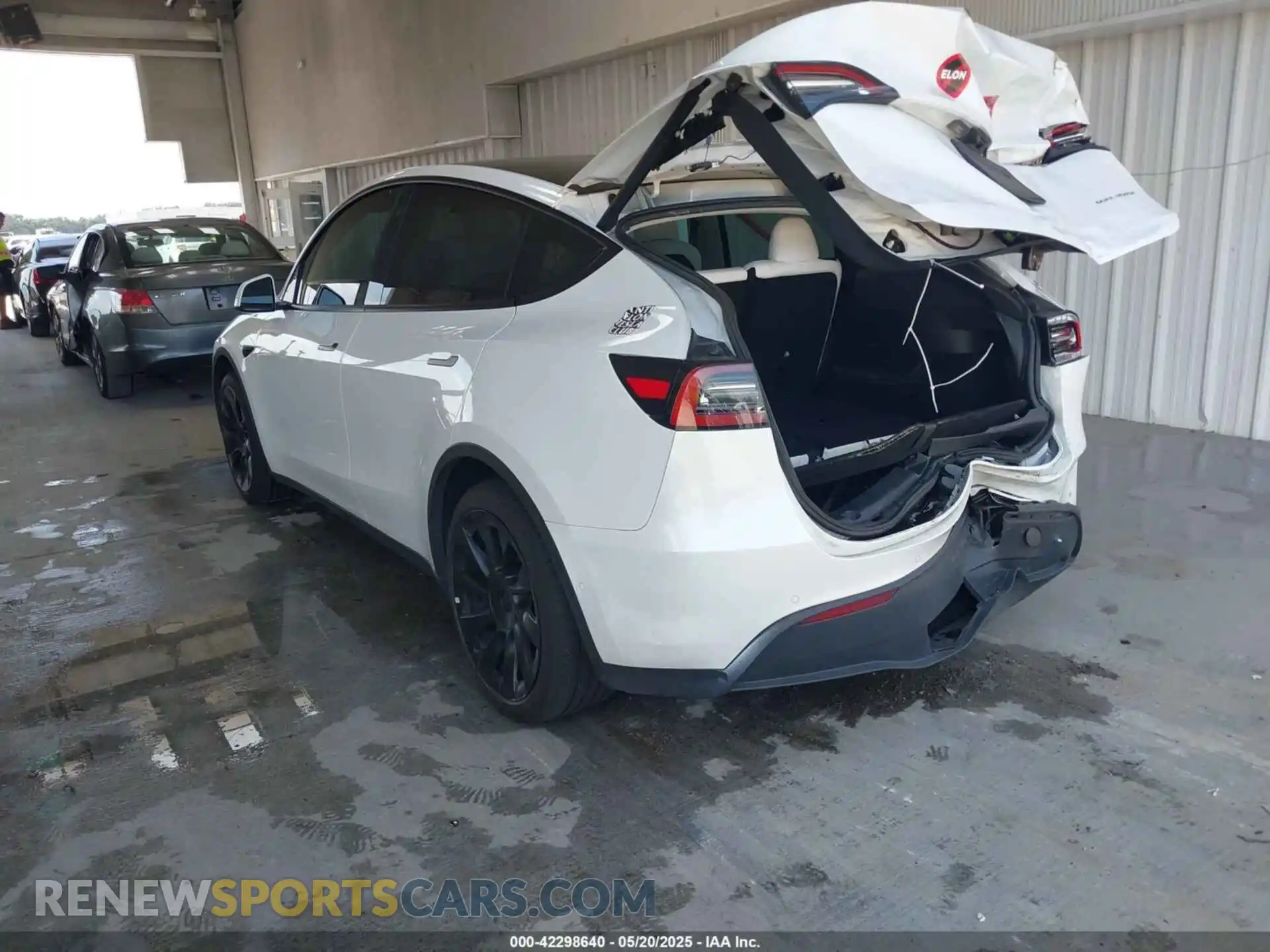 3 Photograph of a damaged car 5YJYGAEE6MF202406 TESLA MODEL Y 2021