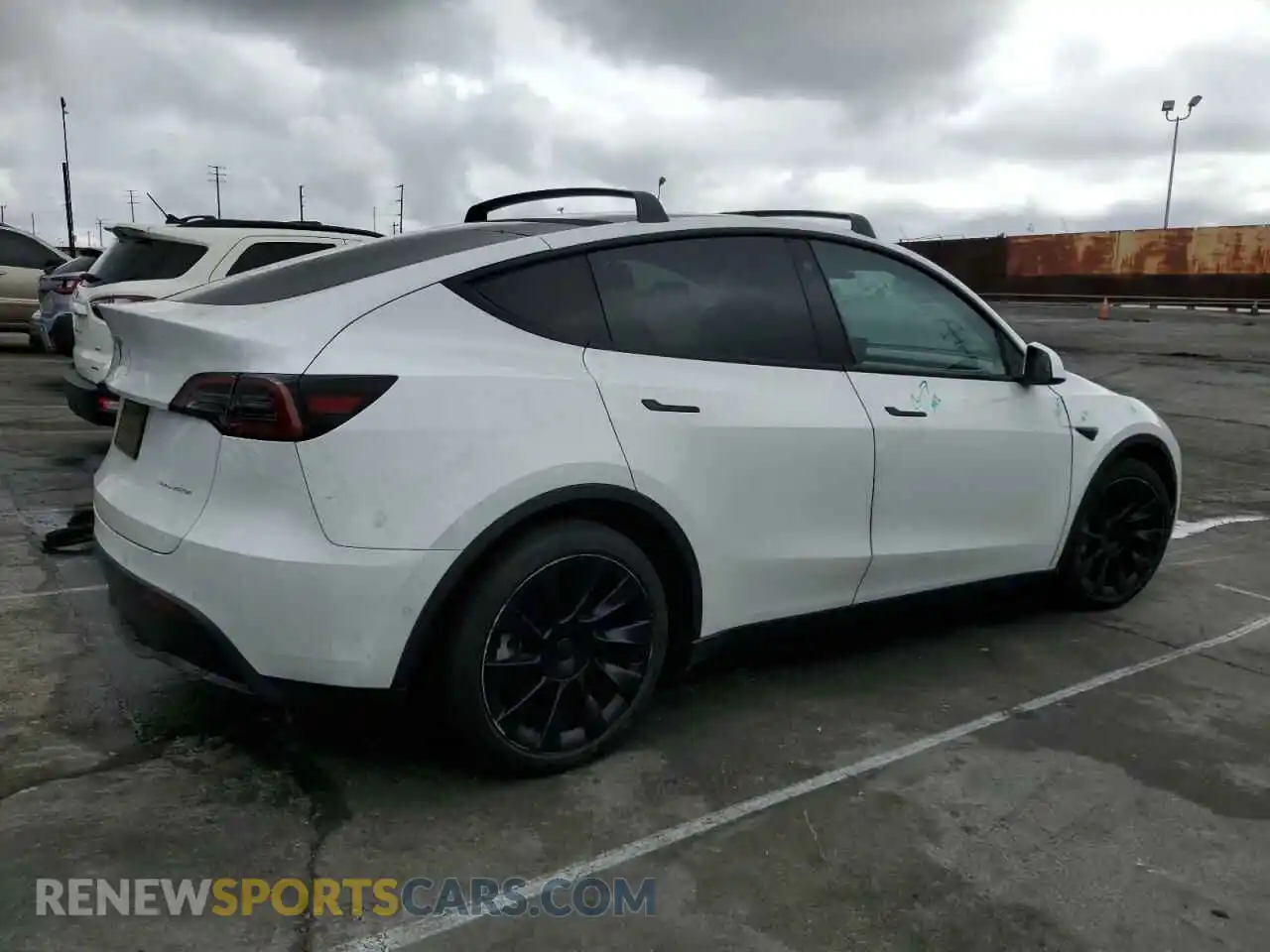 3 Photograph of a damaged car 5YJYGAEE6MF271967 TESLA MODEL Y 2021
