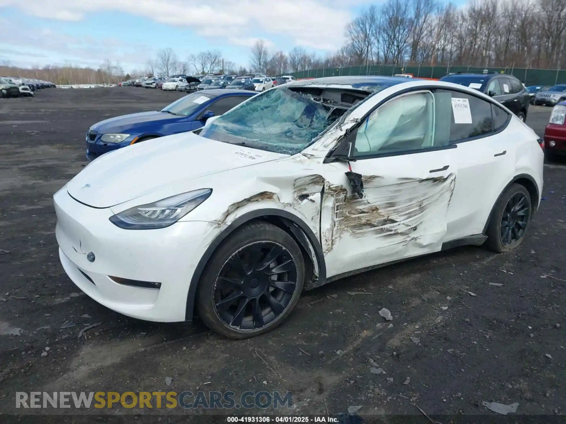 2 Photograph of a damaged car 5YJYGAEE6MF295010 TESLA MODEL Y 2021