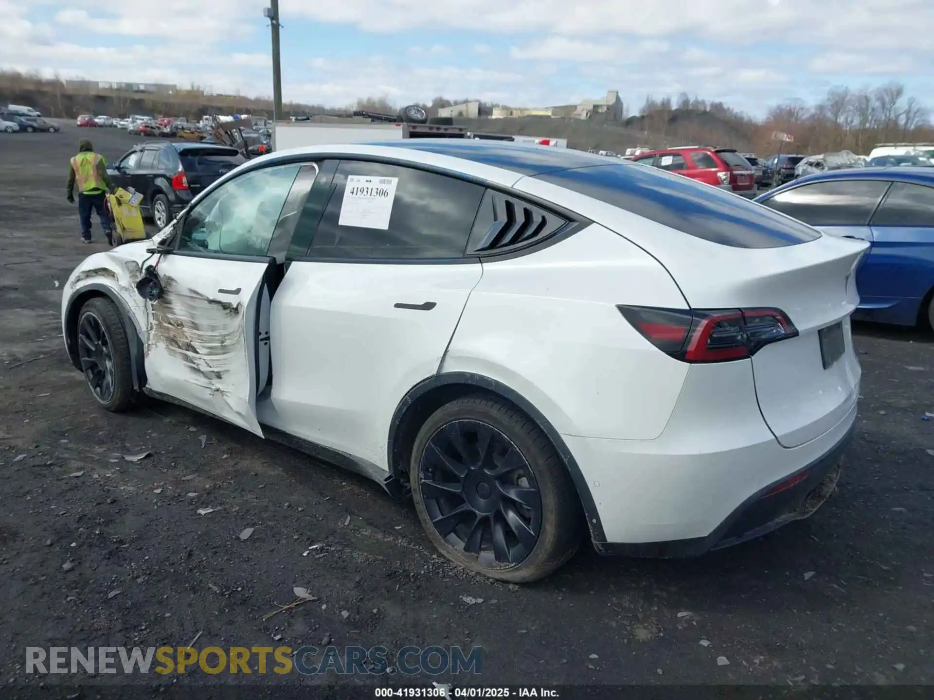 3 Photograph of a damaged car 5YJYGAEE6MF295010 TESLA MODEL Y 2021