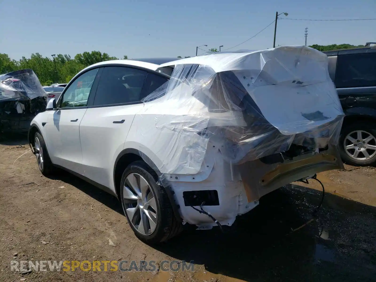 3 Photograph of a damaged car 5YJYGAEE7MF136867 TESLA MODEL Y 2021