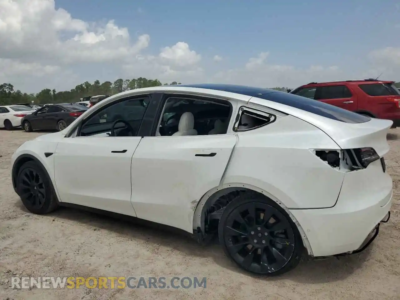 2 Photograph of a damaged car 5YJYGAEE7MF179542 TESLA MODEL Y 2021