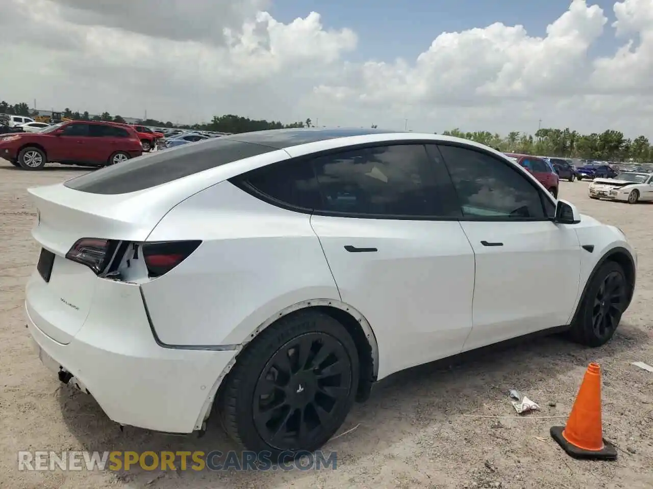 3 Photograph of a damaged car 5YJYGAEE7MF179542 TESLA MODEL Y 2021