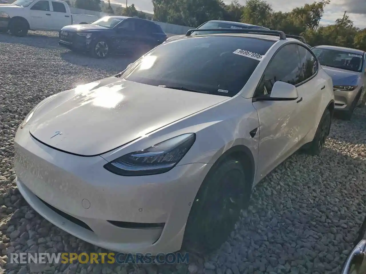 1 Photograph of a damaged car 5YJYGAEE7MF185986 TESLA MODEL Y 2021