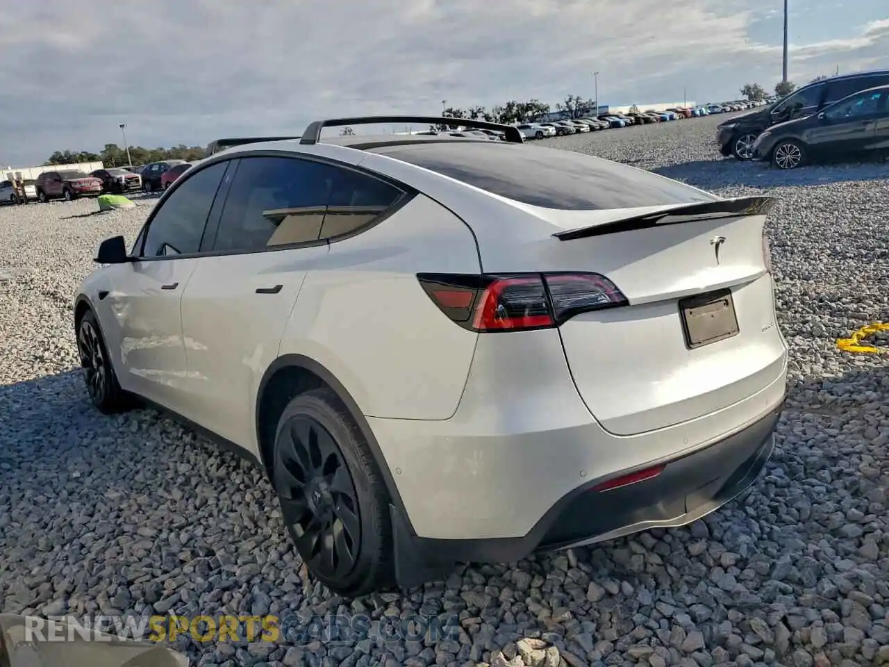 2 Photograph of a damaged car 5YJYGAEE7MF185986 TESLA MODEL Y 2021