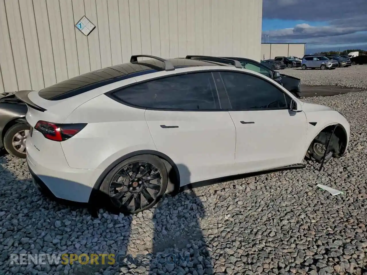 3 Photograph of a damaged car 5YJYGAEE7MF185986 TESLA MODEL Y 2021