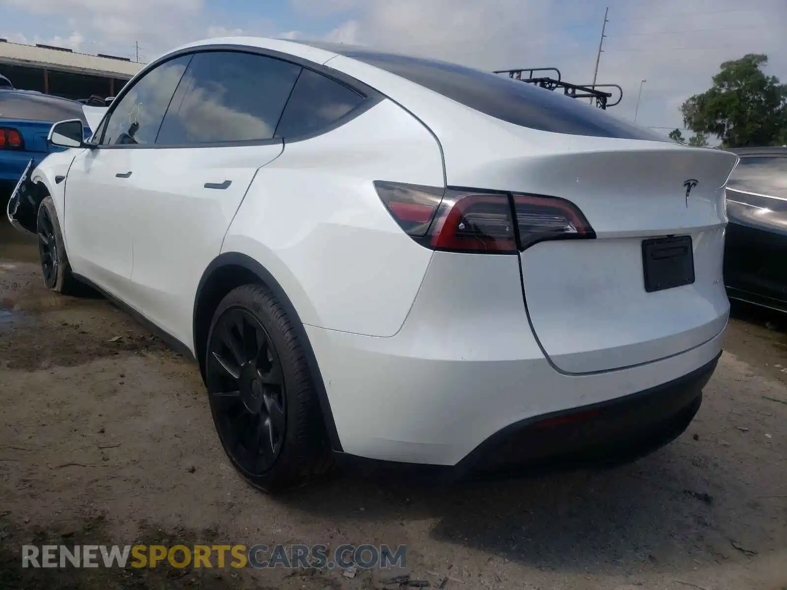 3 Photograph of a damaged car 5YJYGAEE7MF207663 TESLA MODEL Y 2021