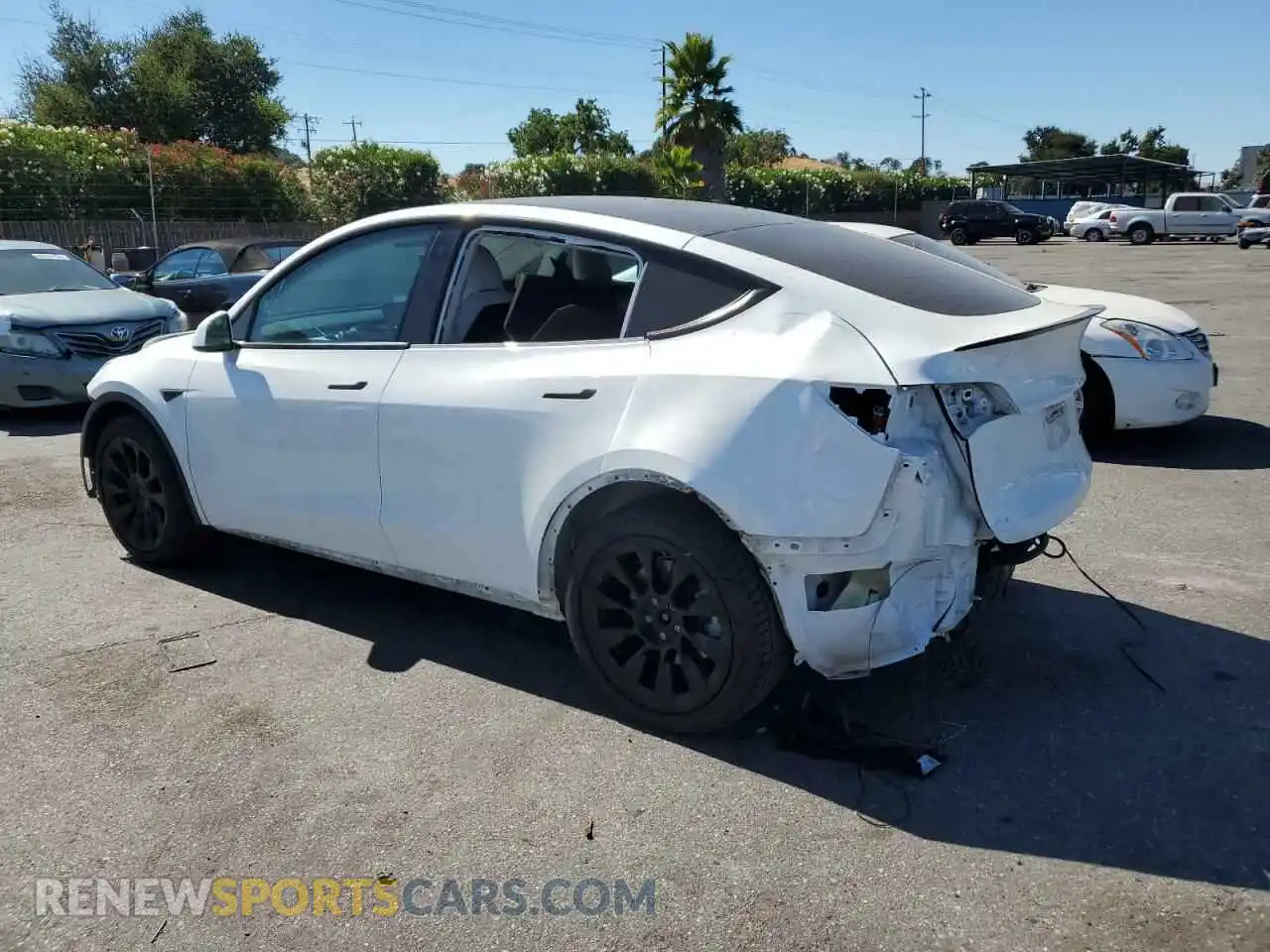 2 Photograph of a damaged car 5YJYGAEE7MF283173 TESLA MODEL Y 2021