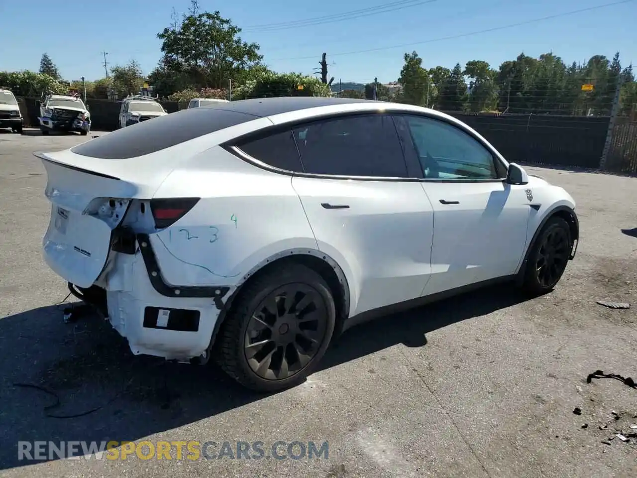 3 Photograph of a damaged car 5YJYGAEE7MF283173 TESLA MODEL Y 2021