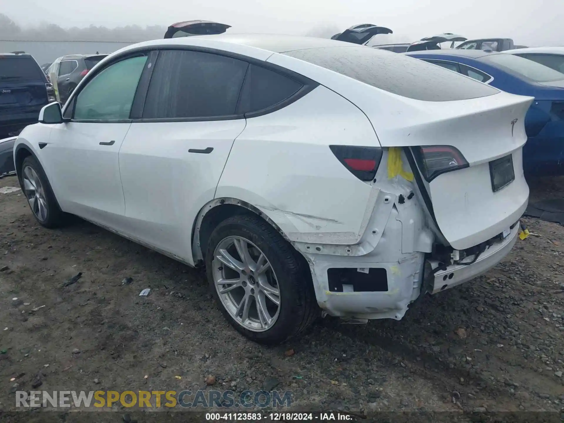 3 Photograph of a damaged car 5YJYGAEE7MF294190 TESLA MODEL Y 2021