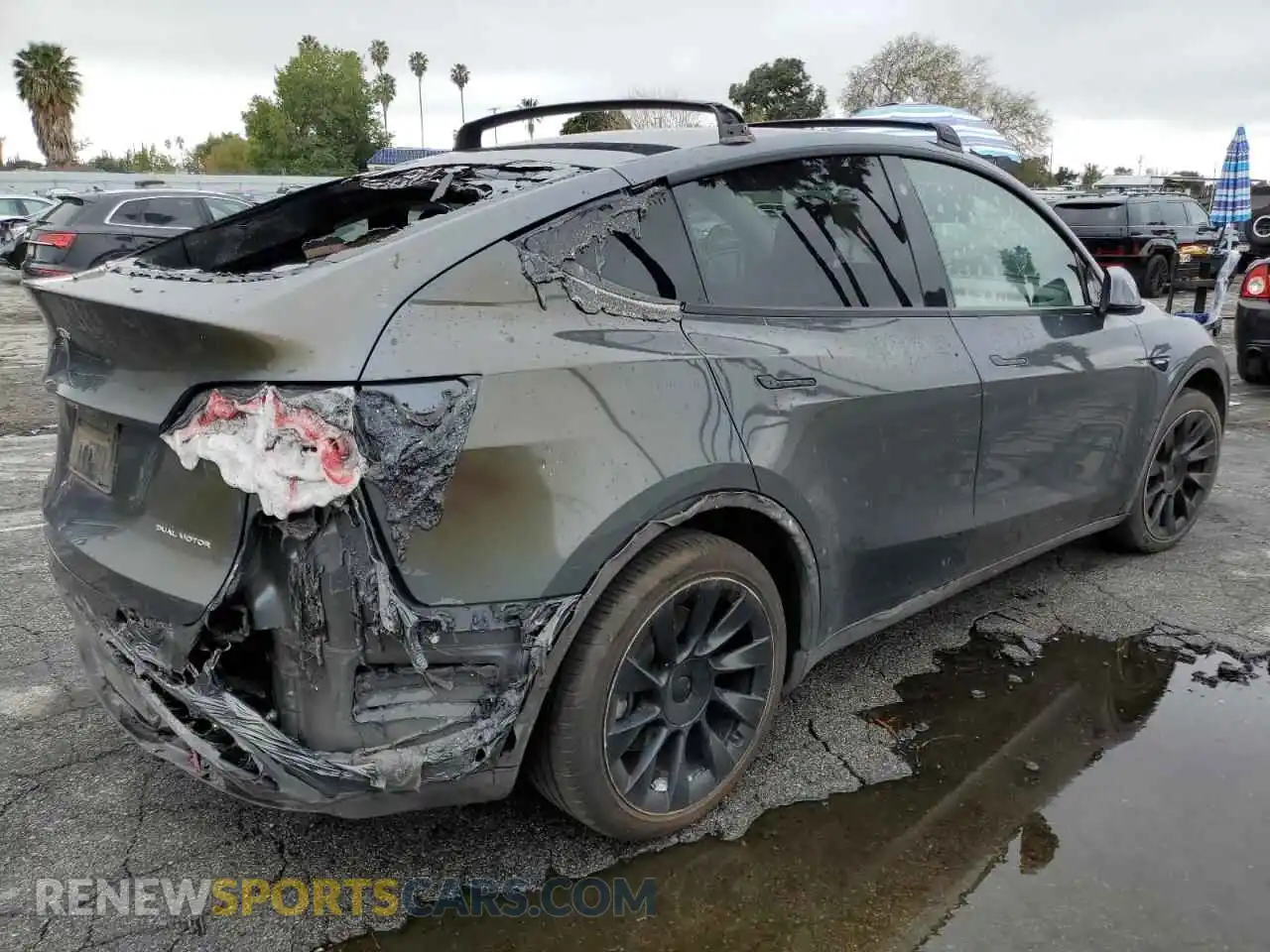 3 Photograph of a damaged car 5YJYGAEE9MF180613 TESLA MODEL Y 2021