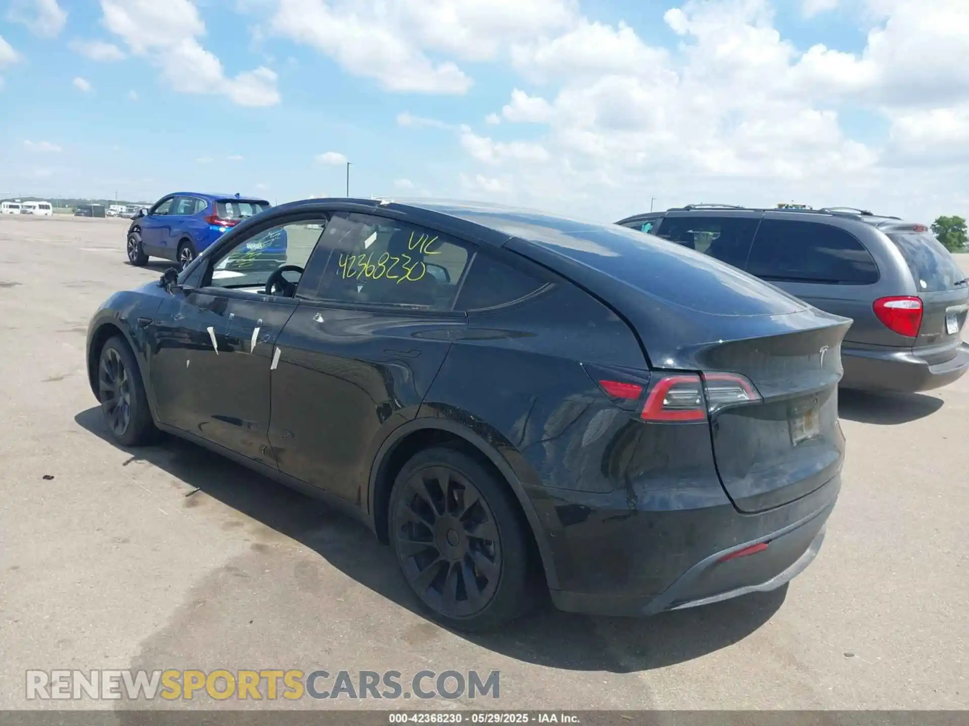 3 fotografías del automóvil dañado 5YJYGAEE9MF197671 TESLA MODEL Y 2021