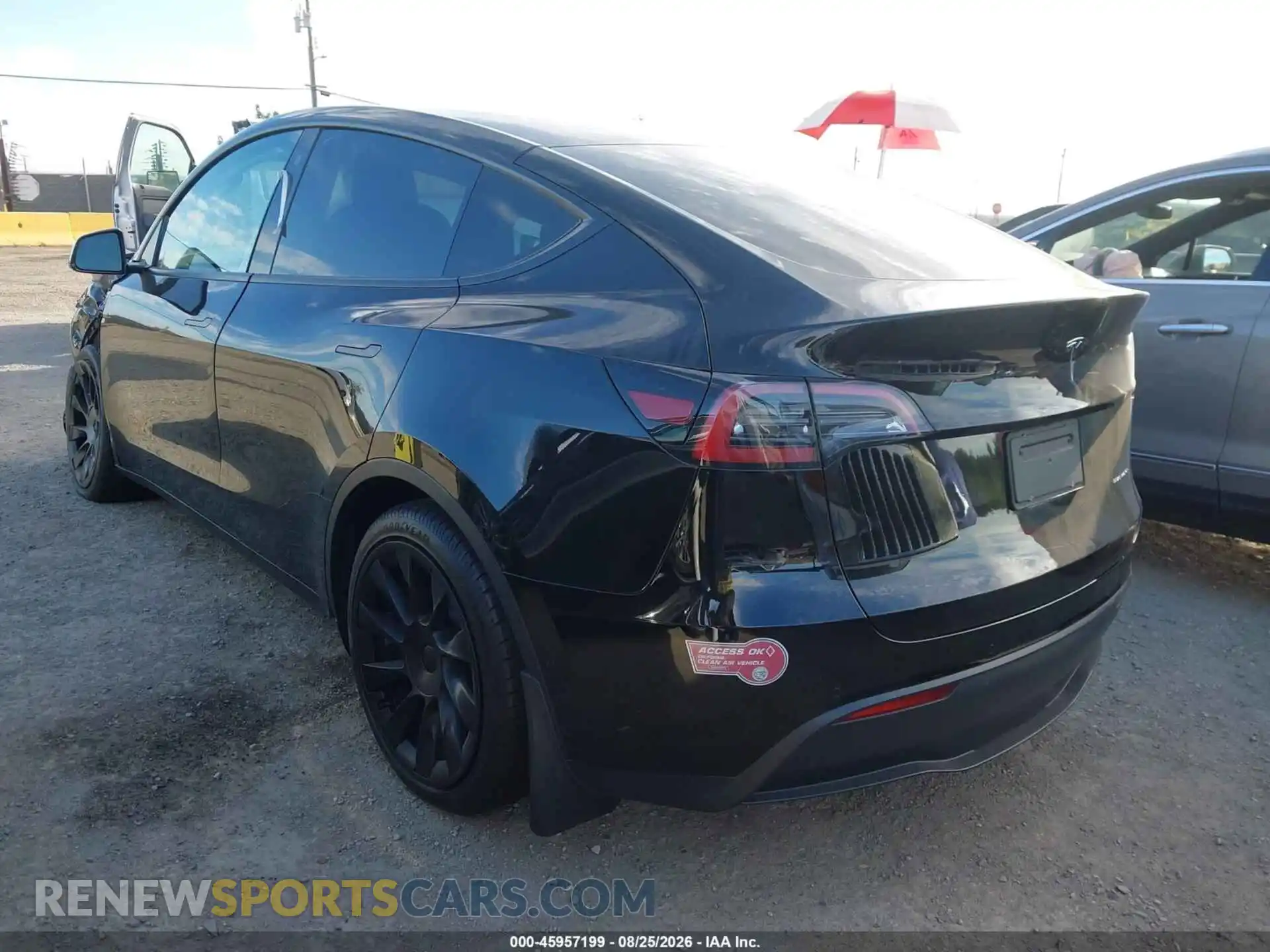 3 fotografías del automóvil dañado 5YJYGAEE9MF296734 TESLA MODEL Y 2021