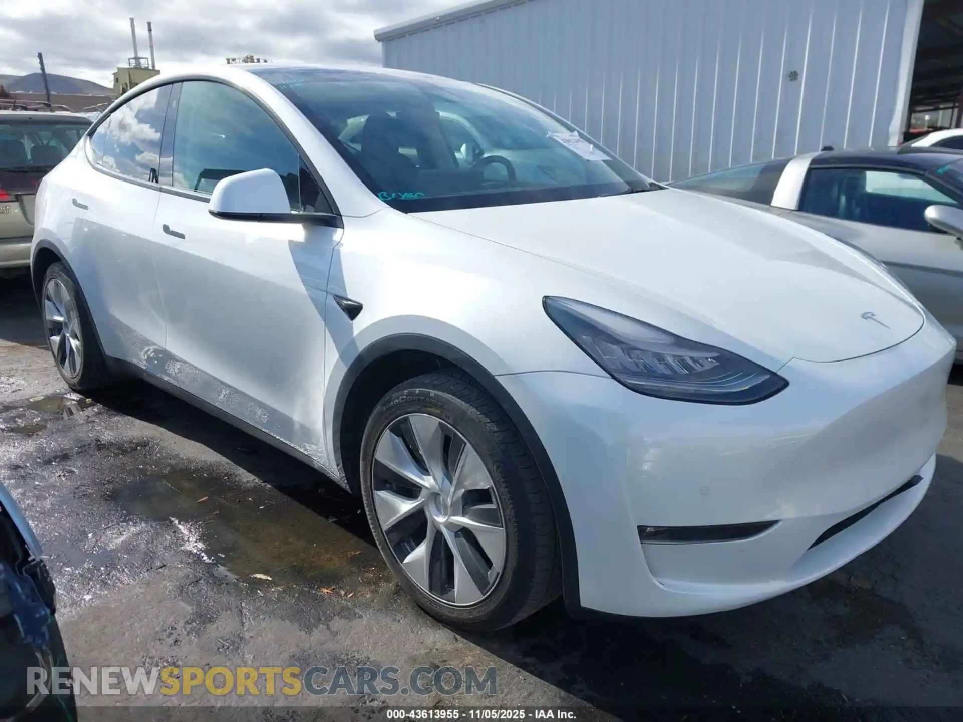 1 Photograph of a damaged car 5YJYGDED0MF103010 TESLA MODEL Y 2021