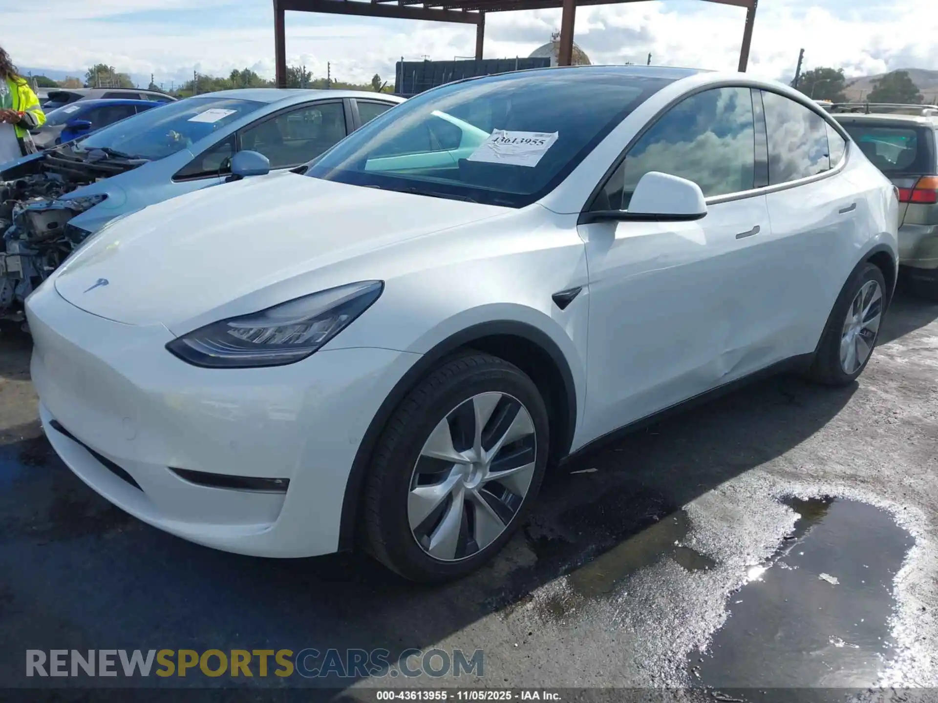 2 Photograph of a damaged car 5YJYGDED0MF103010 TESLA MODEL Y 2021