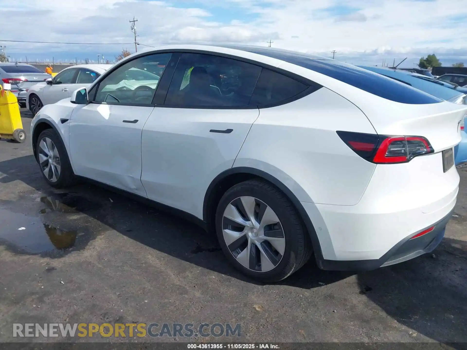 3 Photograph of a damaged car 5YJYGDED0MF103010 TESLA MODEL Y 2021
