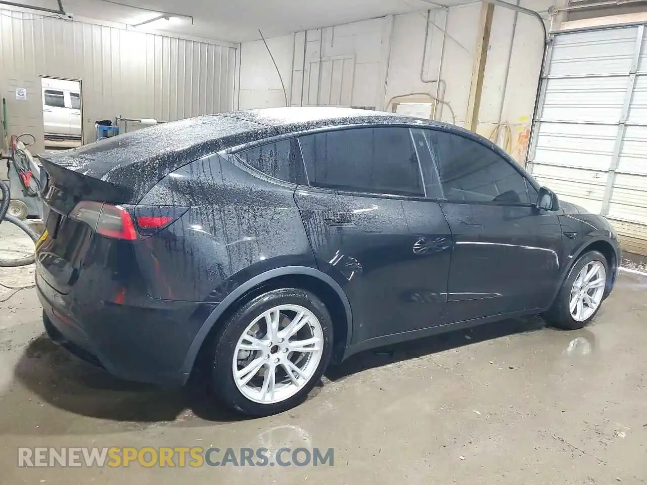 3 Photograph of a damaged car 5YJYGDED0MF107736 TESLA MODEL Y 2021