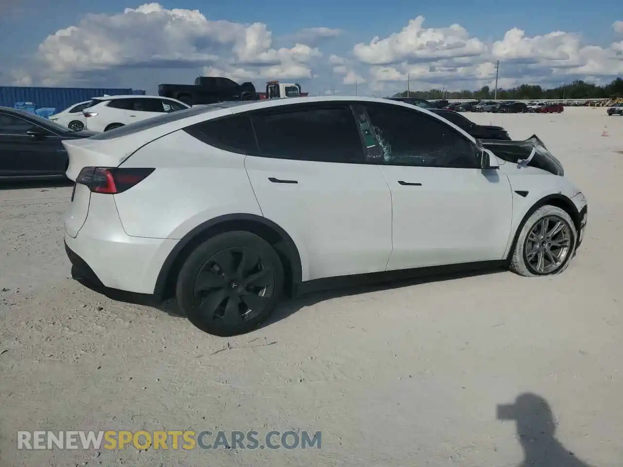 3 Photograph of a damaged car 5YJYGDED1MF111200 TESLA MODEL Y 2021