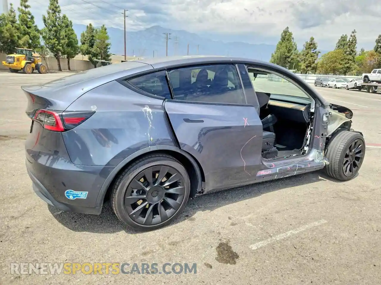 3 Photograph of a damaged car 5YJYGDED1MF114131 TESLA MODEL Y 2021