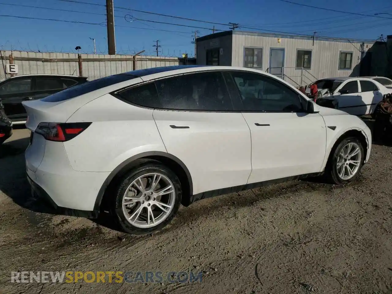 3 Photograph of a damaged car 5YJYGDED2MF109469 TESLA MODEL Y 2021