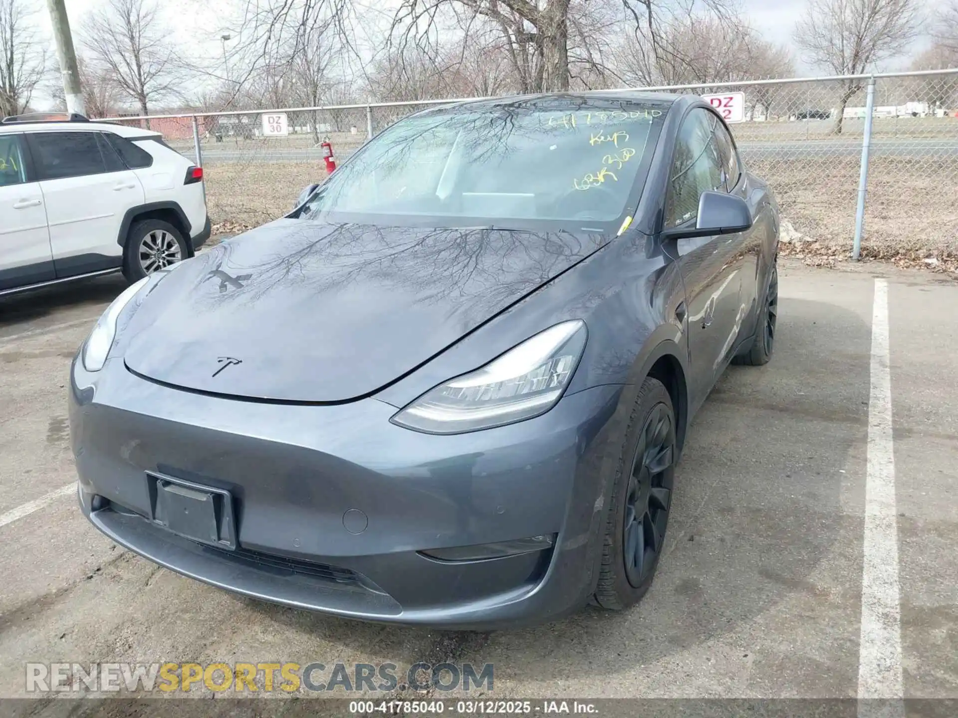 2 Photograph of a damaged car 5YJYGDED2MF118205 TESLA MODEL Y 2021