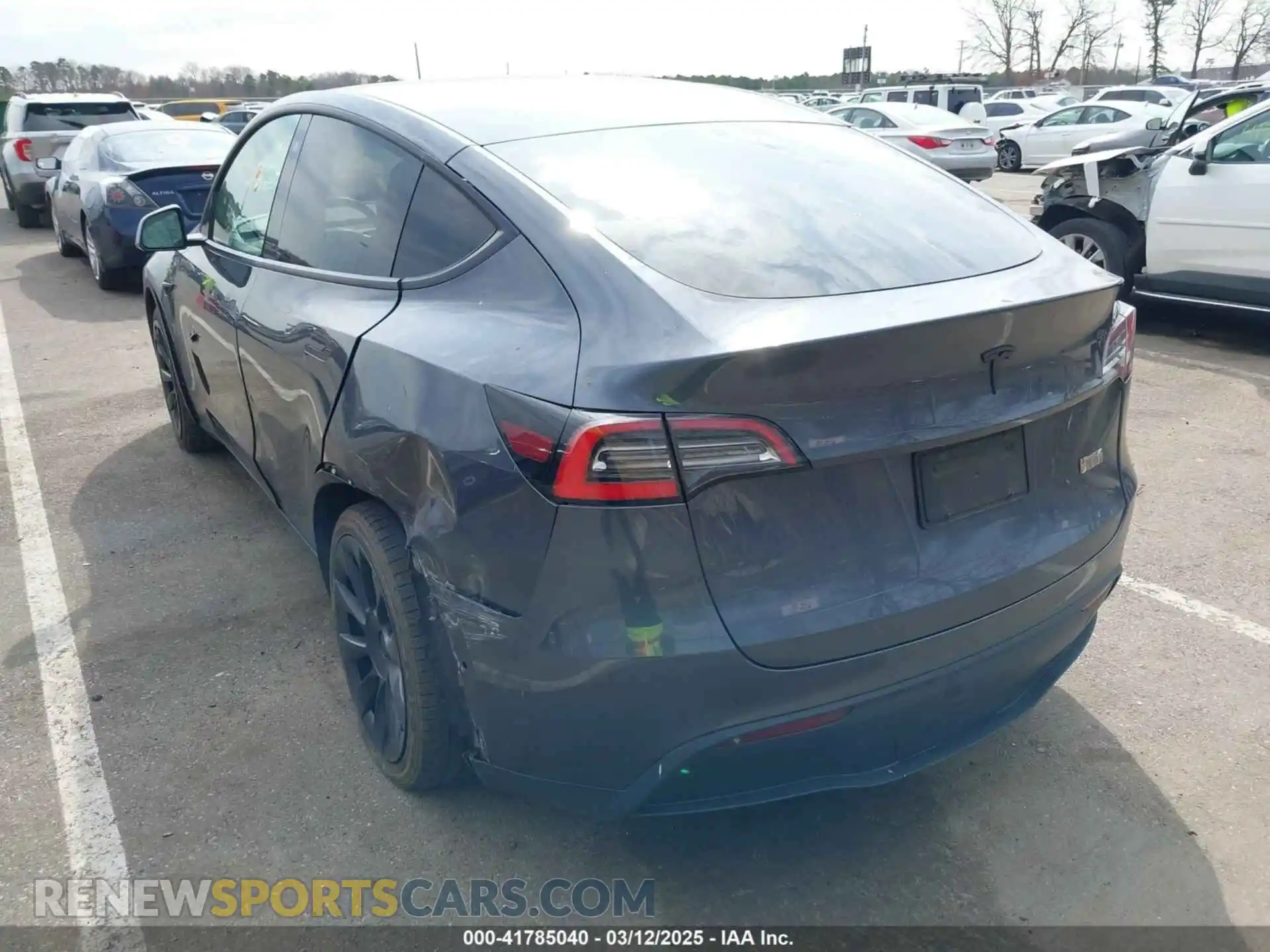 3 Photograph of a damaged car 5YJYGDED2MF118205 TESLA MODEL Y 2021
