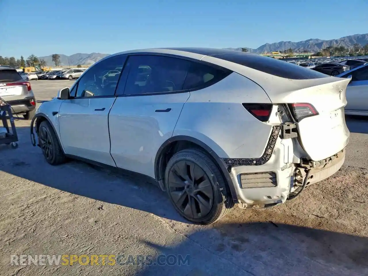 2 Photograph of a damaged car 5YJYGDED2MF132850 TESLA MODEL Y 2021