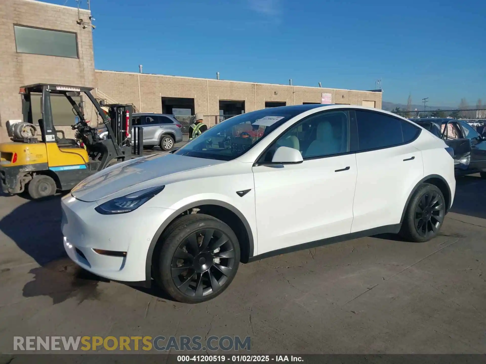 2 fotografías del automóvil dañado 5YJYGDED4MF123311 TESLA MODEL Y 2021