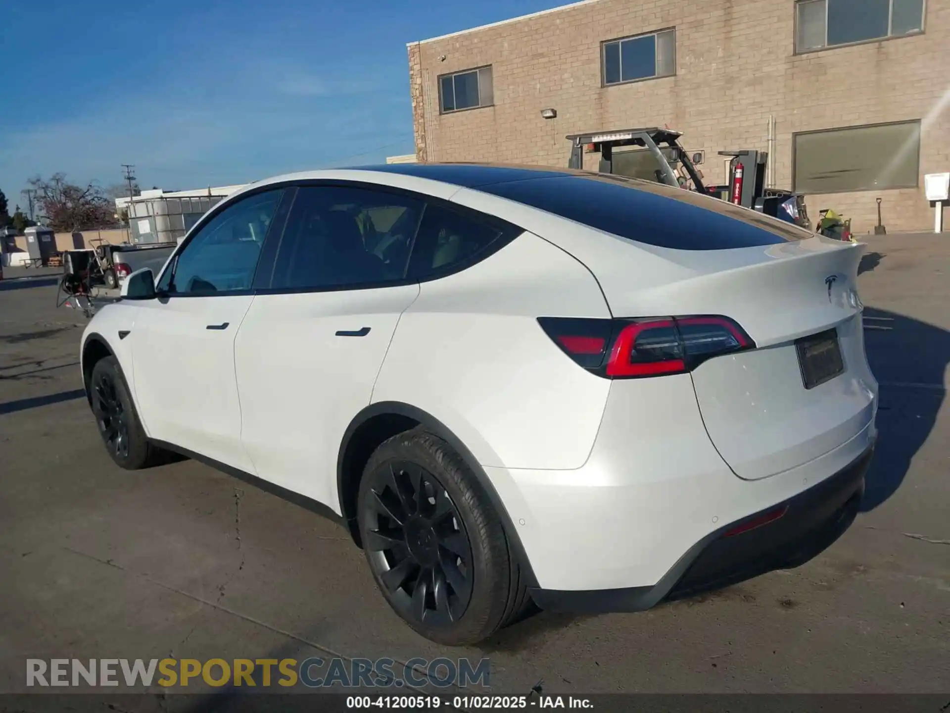 3 fotografías del automóvil dañado 5YJYGDED4MF123311 TESLA MODEL Y 2021