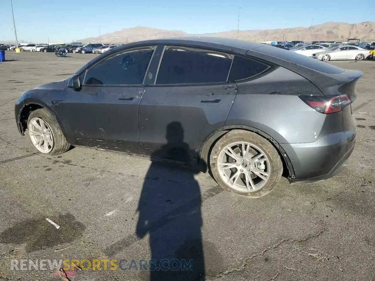 2 Photograph of a damaged car 5YJYGDED4MF174002 TESLA MODEL Y 2021