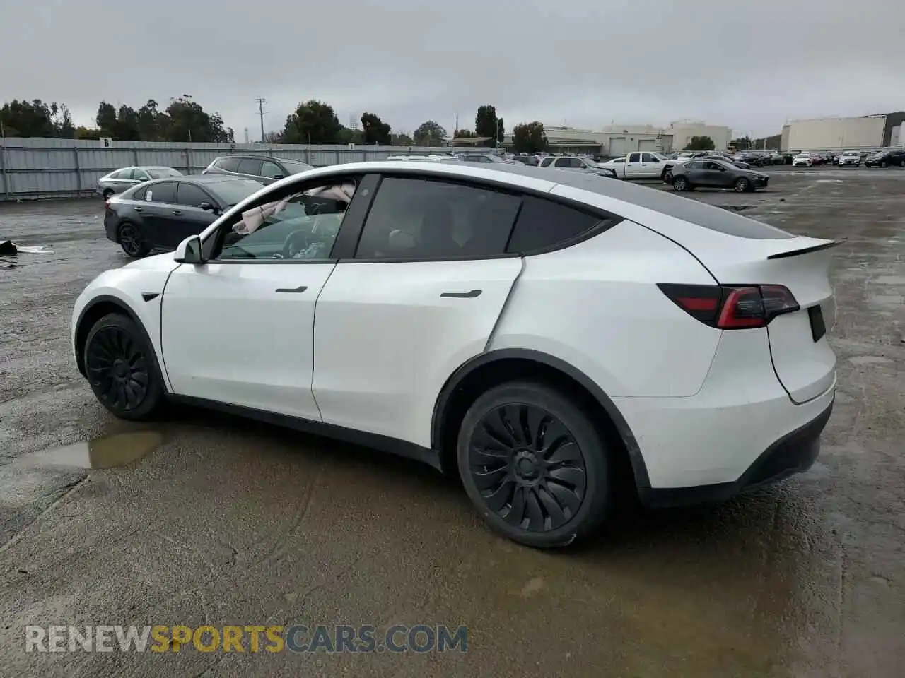 2 Photograph of a damaged car 5YJYGDED5MF133930 TESLA MODEL Y 2021