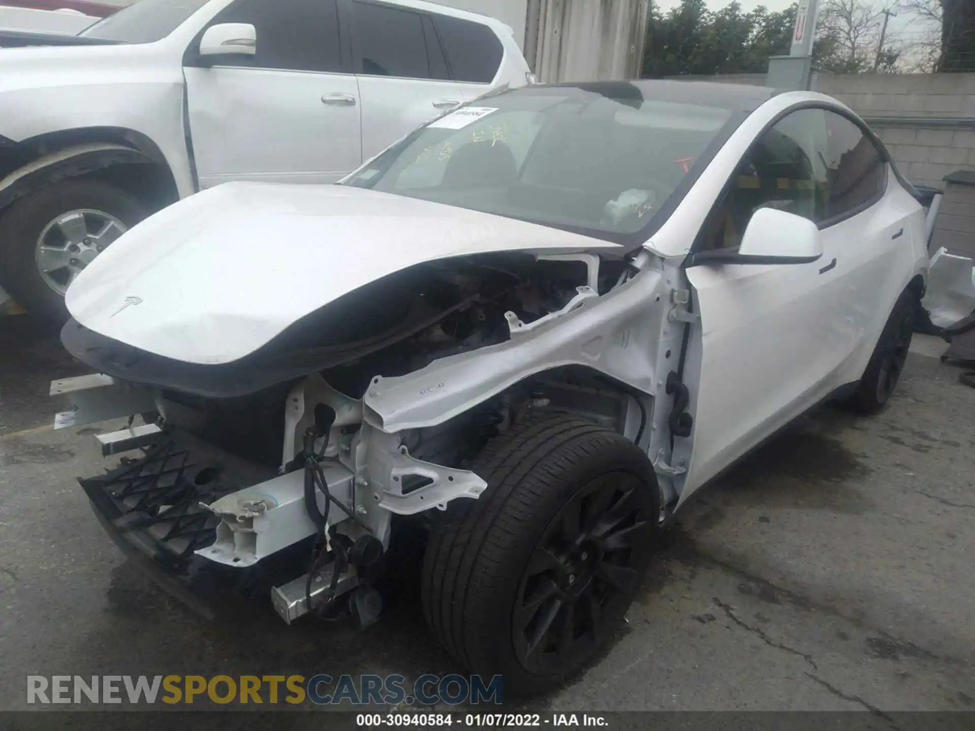 2 Photograph of a damaged car 5YJYGDED5MF192864 TESLA MODEL Y 2021