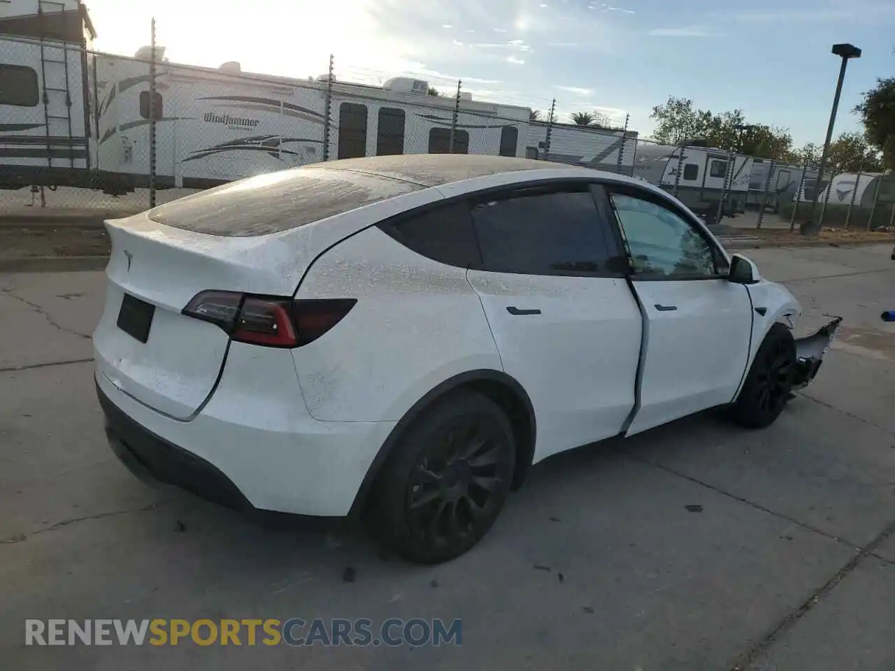 3 Photograph of a damaged car 5YJYGDED6MF103688 TESLA MODEL Y 2021