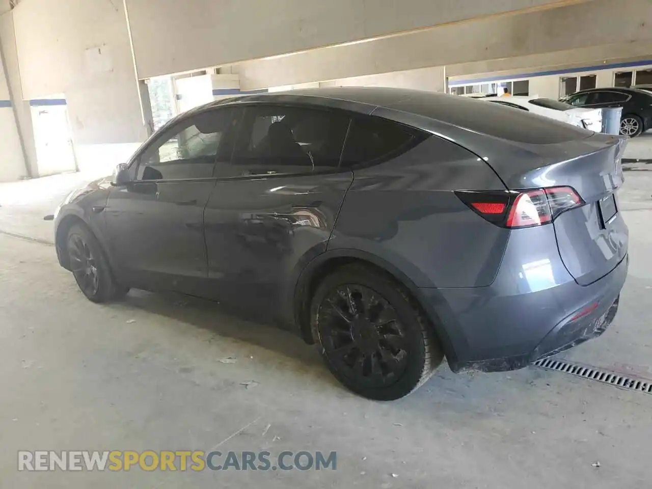 2 fotografías del automóvil dañado 5YJYGDED6MF124346 TESLA MODEL Y 2021