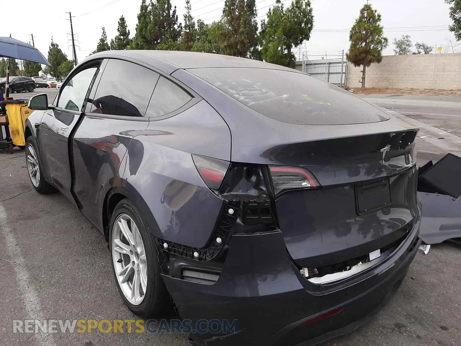 3 Photograph of a damaged car 5YJYGDED6MF133001 TESLA MODEL Y 2021
