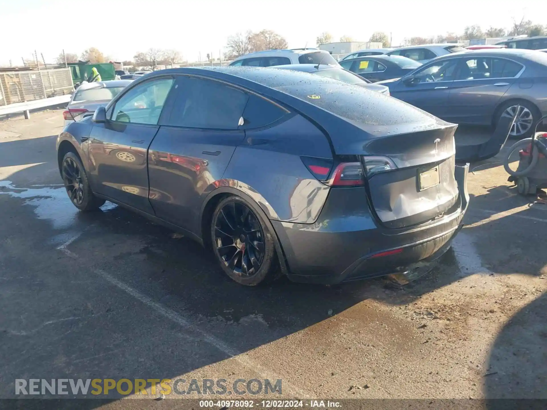 3 Photograph of a damaged car 5YJYGDED7MF163138 TESLA MODEL Y 2021