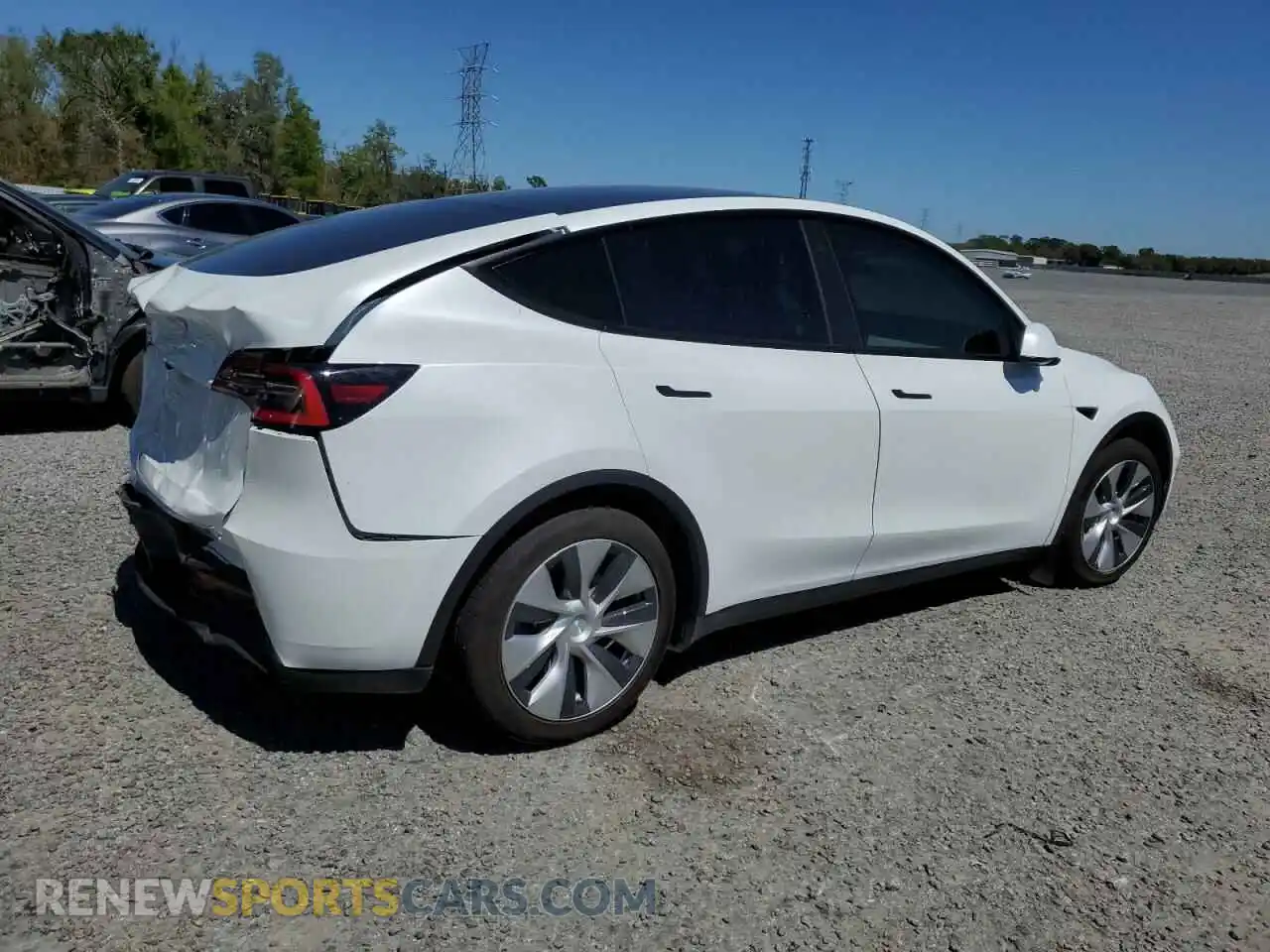 3 Photograph of a damaged car 5YJYGDED8MF113011 TESLA MODEL Y 2021