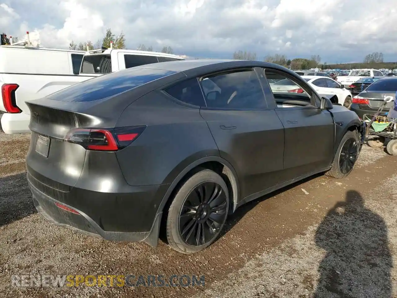 3 Photograph of a damaged car 5YJYGDED8MF124655 TESLA MODEL Y 2021