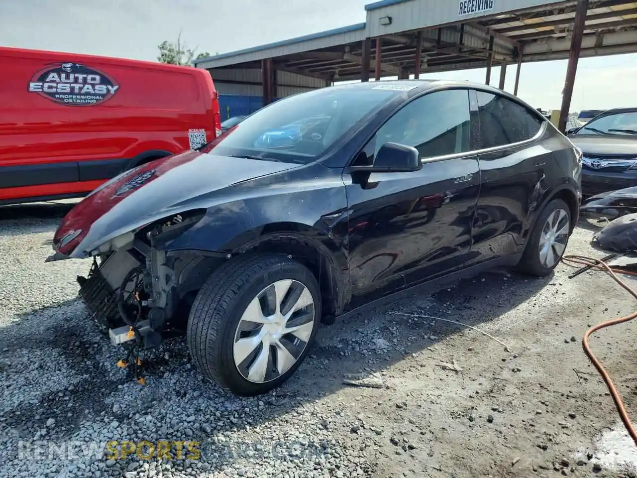 1 Photograph of a damaged car 5YJYGDED9MF103152 TESLA MODEL Y 2021