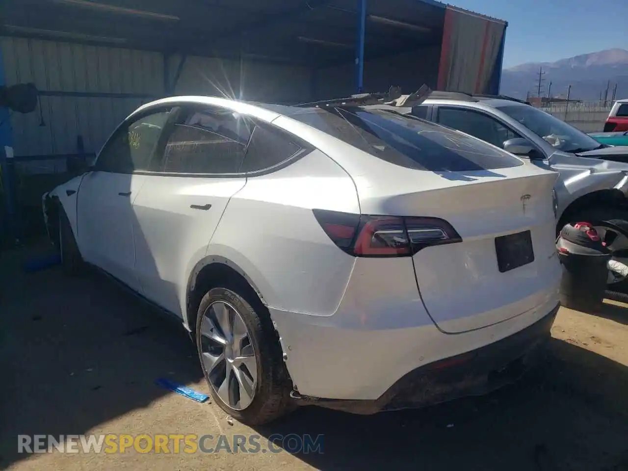 3 fotografías del automóvil dañado 5YJYGDEE0MF069630 TESLA MODEL Y 2021