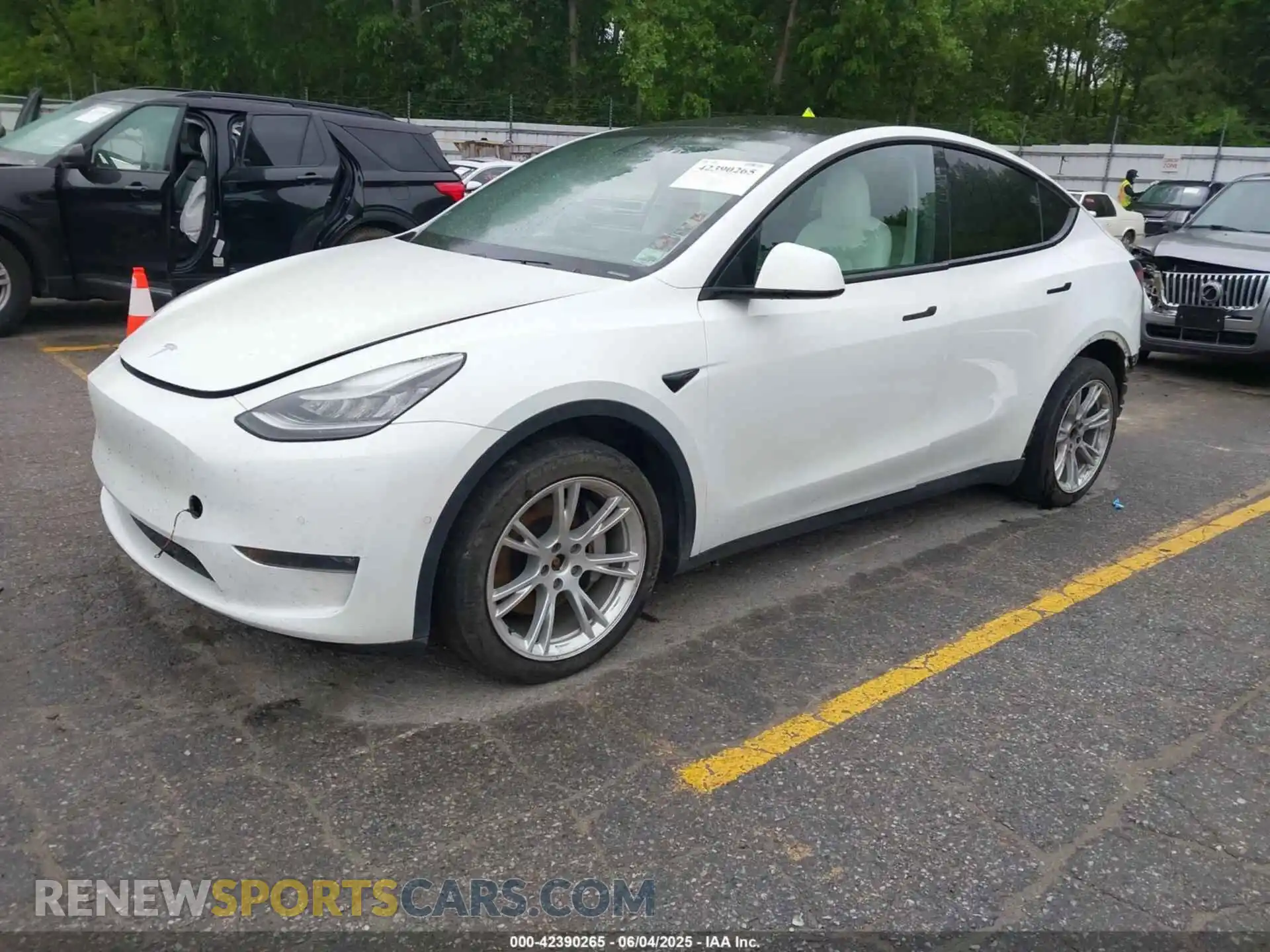 2 Photograph of a damaged car 5YJYGDEE0MF075606 TESLA MODEL Y 2021