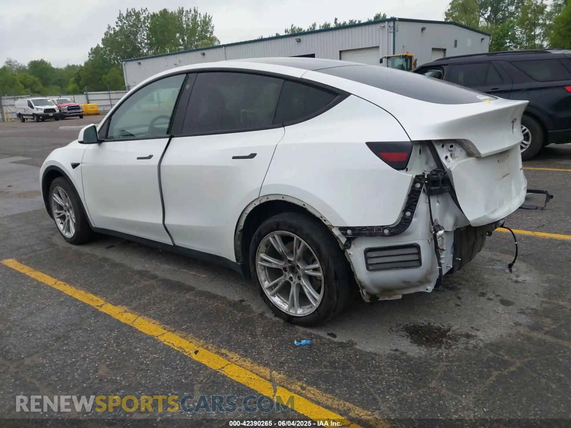 3 Photograph of a damaged car 5YJYGDEE0MF075606 TESLA MODEL Y 2021